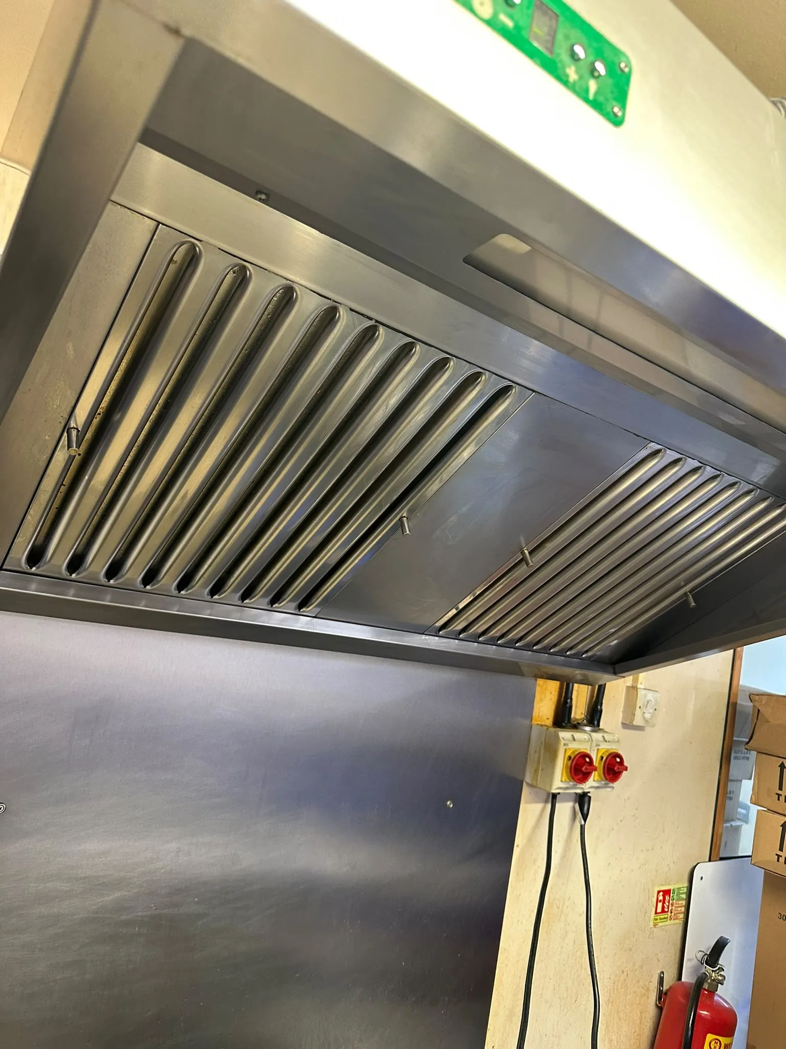 Clean stainless steel extraction filters after cleaning